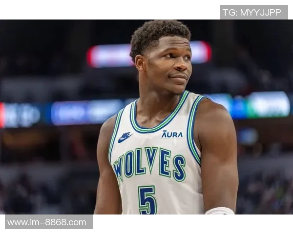 爱德华兹狂砍35分6板3助4断成最年轻三分先生展现超强投篮能力