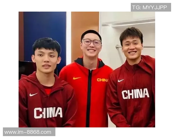 五虎齐聚篮球之巅周鹏胡明轩赵睿徐杰任骏飞共同登封面展现青春风采